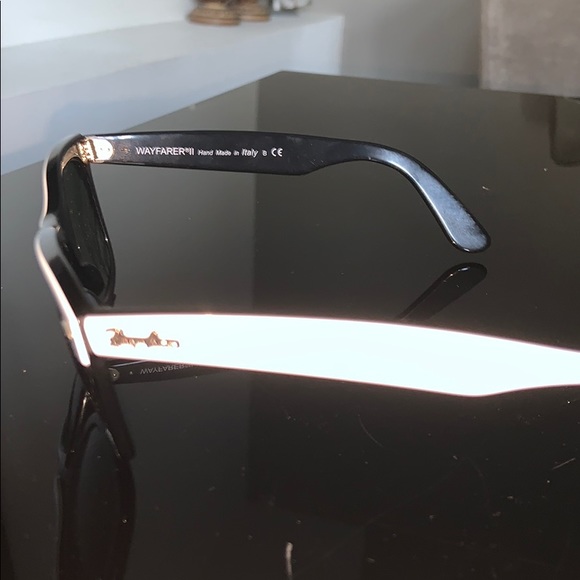 Ray Ban Wayfarer White and Black Unisex Sunglasses - Picture 2 of 4